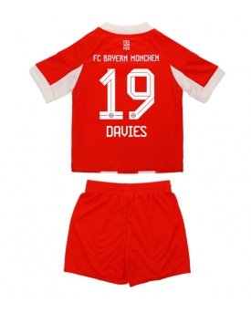 Billige Fotballdrakt Bayern Munich Alphonso Davies #19 Replika Hjemmedraktsett Barn 2025-26 Kortermet (med bukser)